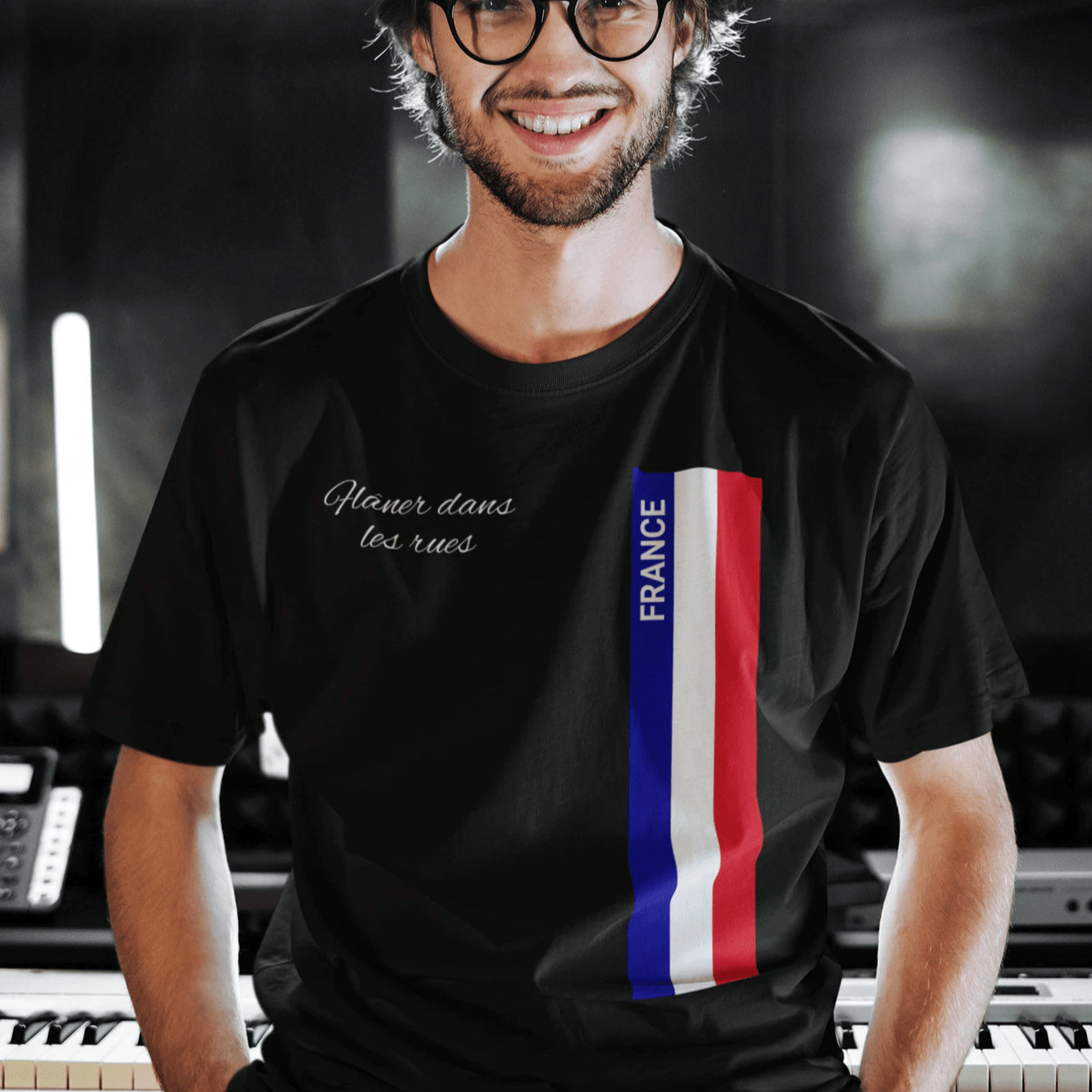 T-Shirt Black / XS France Flag - Flaner dans les rues (strolling the streets) T-Shirt